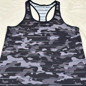 Zyia Activewear size medium Havanna Black Camo racer back striped tank top